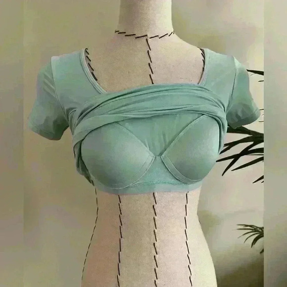Uniqlo Mint Smooth T-Shirt with Built-In Bra - Size XS - Picture 5 of 6